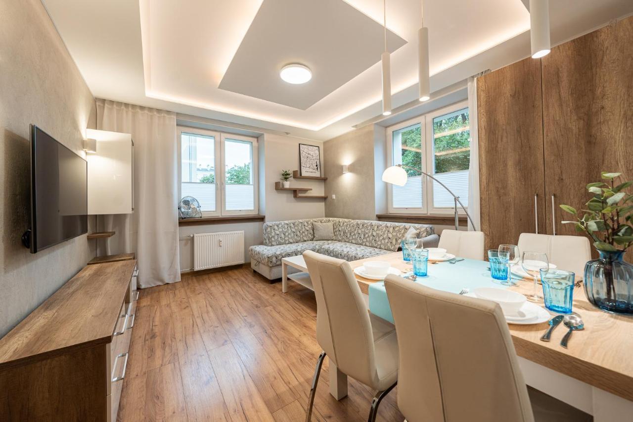 Apartment Bluebird Katowice Near Spodek Mck & City Center Buitenkant foto